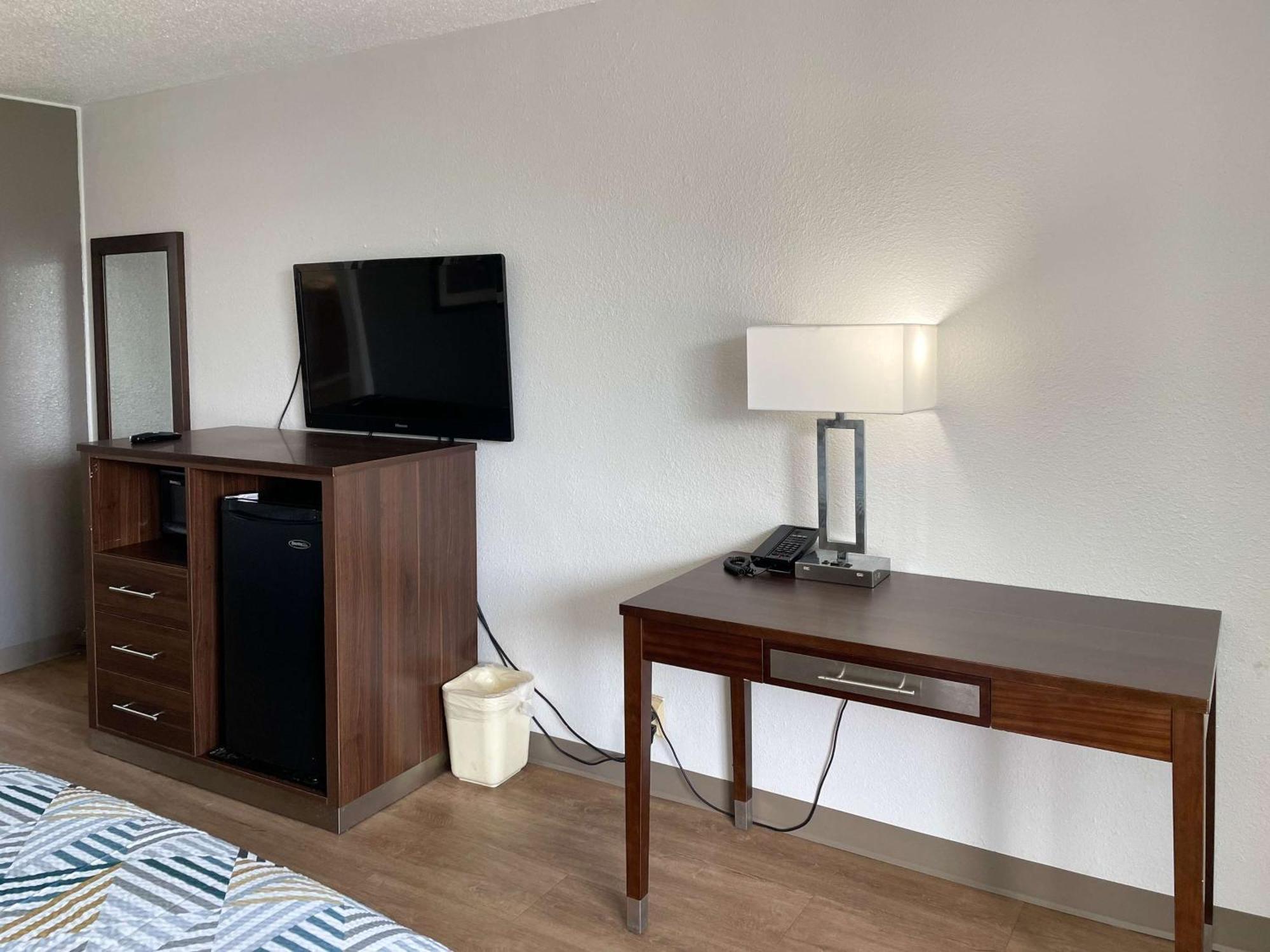 Motel 6 Opelika Al Exterior photo