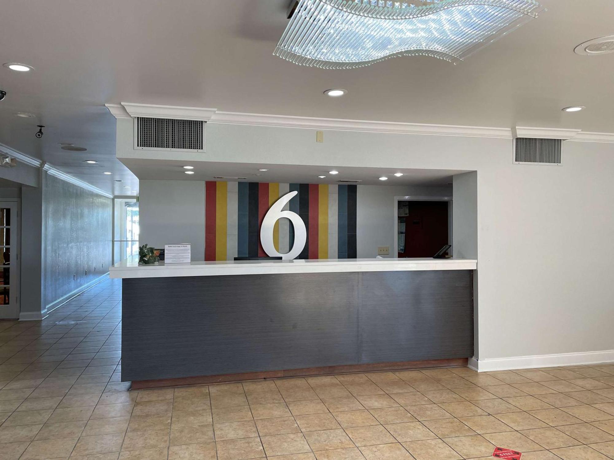 Motel 6 Opelika Al Exterior photo